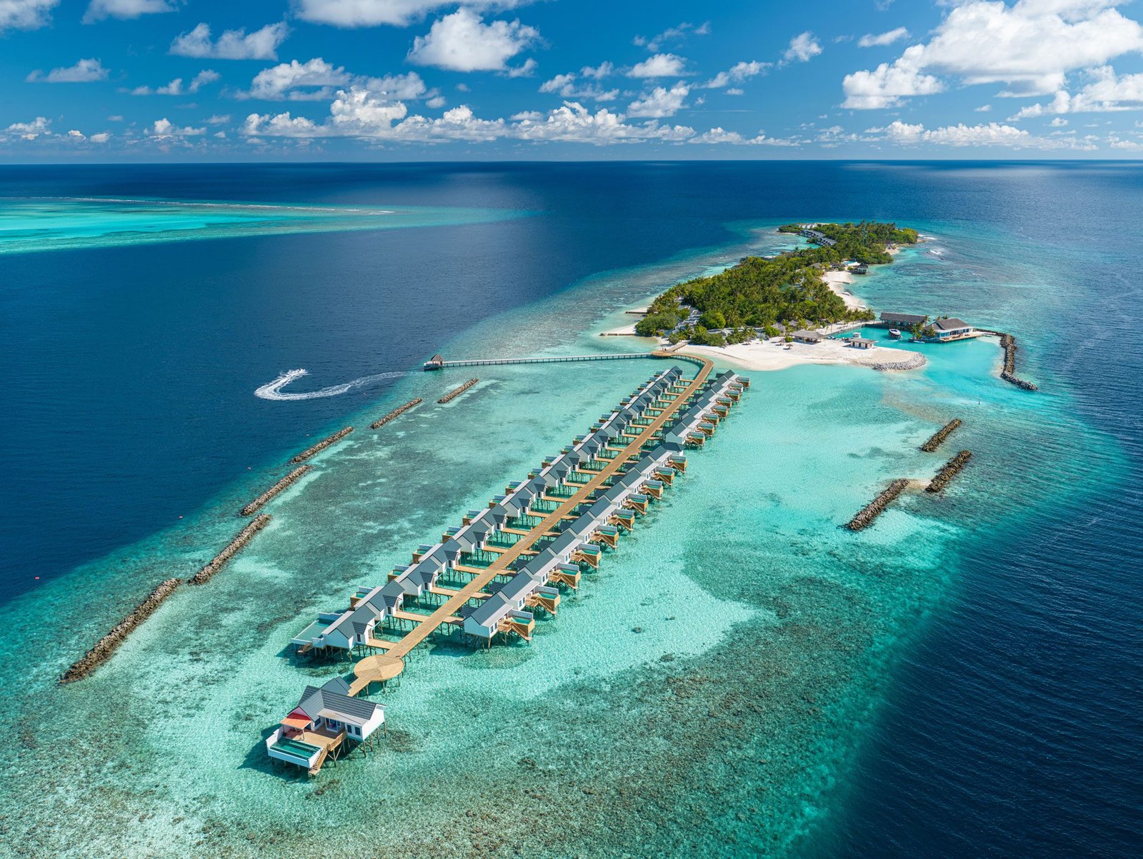 Cinnamon Ellaidhoo - Full Island Aerial